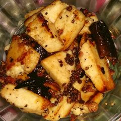 A picture of Paneer(cottage cheese) in lemon garlic sauce..
