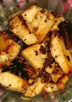 A picture of Paneer(cottage cheese) in lemon garlic sauce..