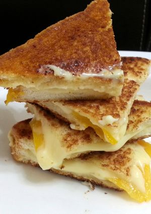A picture of Peach And Cheese Sandwich.