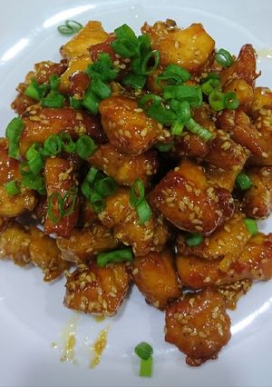 Hình của món Ức gà sốt chanh leo.