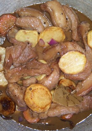A picture of Adobo ala prito.