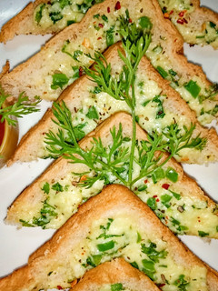 சில்லி சீஸ் டோஸ்ட் (Chilli cheese toast recipe in tamil) செய்முறை முக்கிய புகைப்படம்