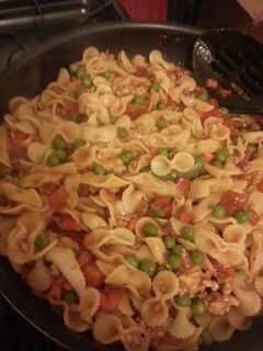 A picture of Chicken and veg pasta.