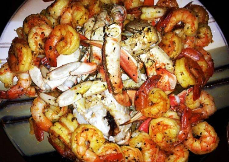 Dinner Ideas curry shrimp and crablegs
