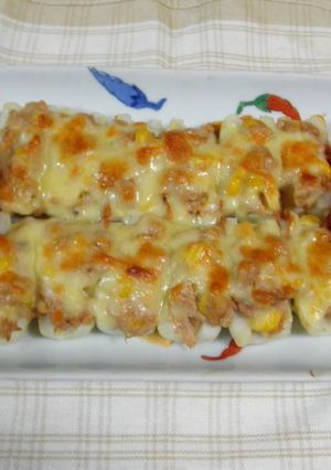 A picture of Baked Chikuwa with Tuna and Mayonnaise.