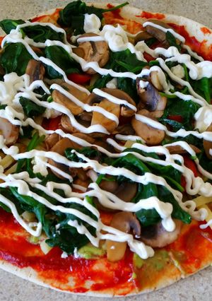 A picture of Healthy Pizza - 553 calories.