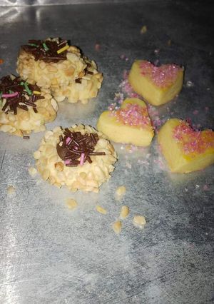Foto resep Peanut and Pink Sugar Cookies