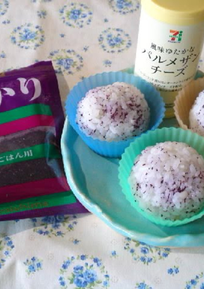 A picture of Round Onigiri with Yukari and Grated Cheese.