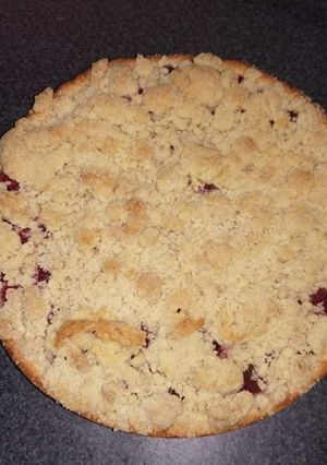 Una foto de Kuchen de miga aleman (StreuselKuchen) de frambuesas