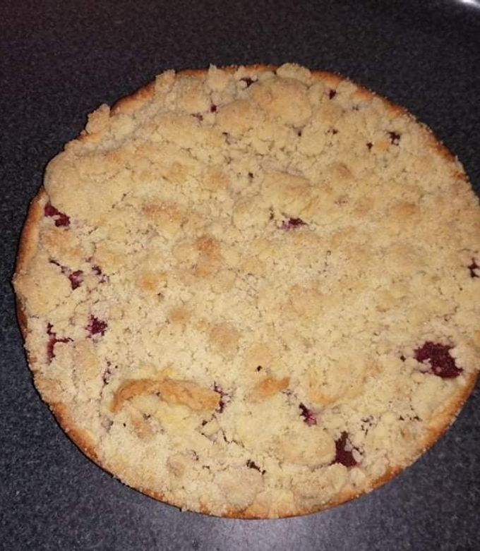 Una foto de Kuchen de miga aleman (StreuselKuchen) de frambuesas