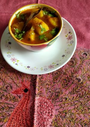 A picture of Kashmiri style apple and tomato curry.