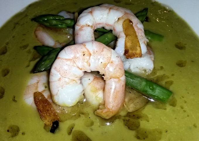 Steps to Make Quick Sig&#39;s Garlic and Asparagus Soup with Chilli Prawn garnish
