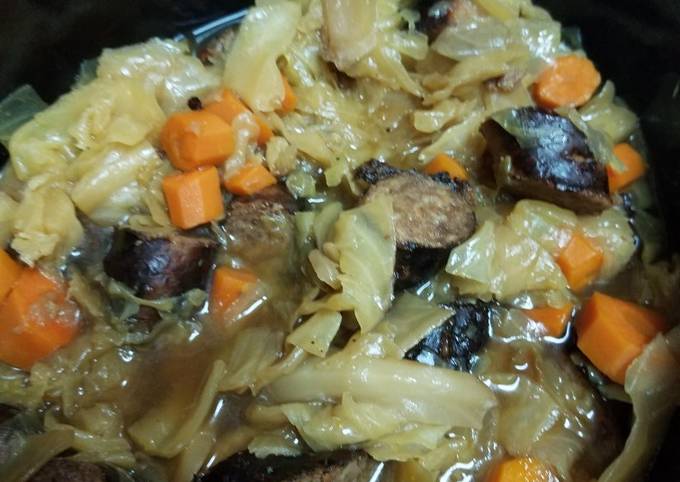 Slow Cooker Bratwurst and Cabbage