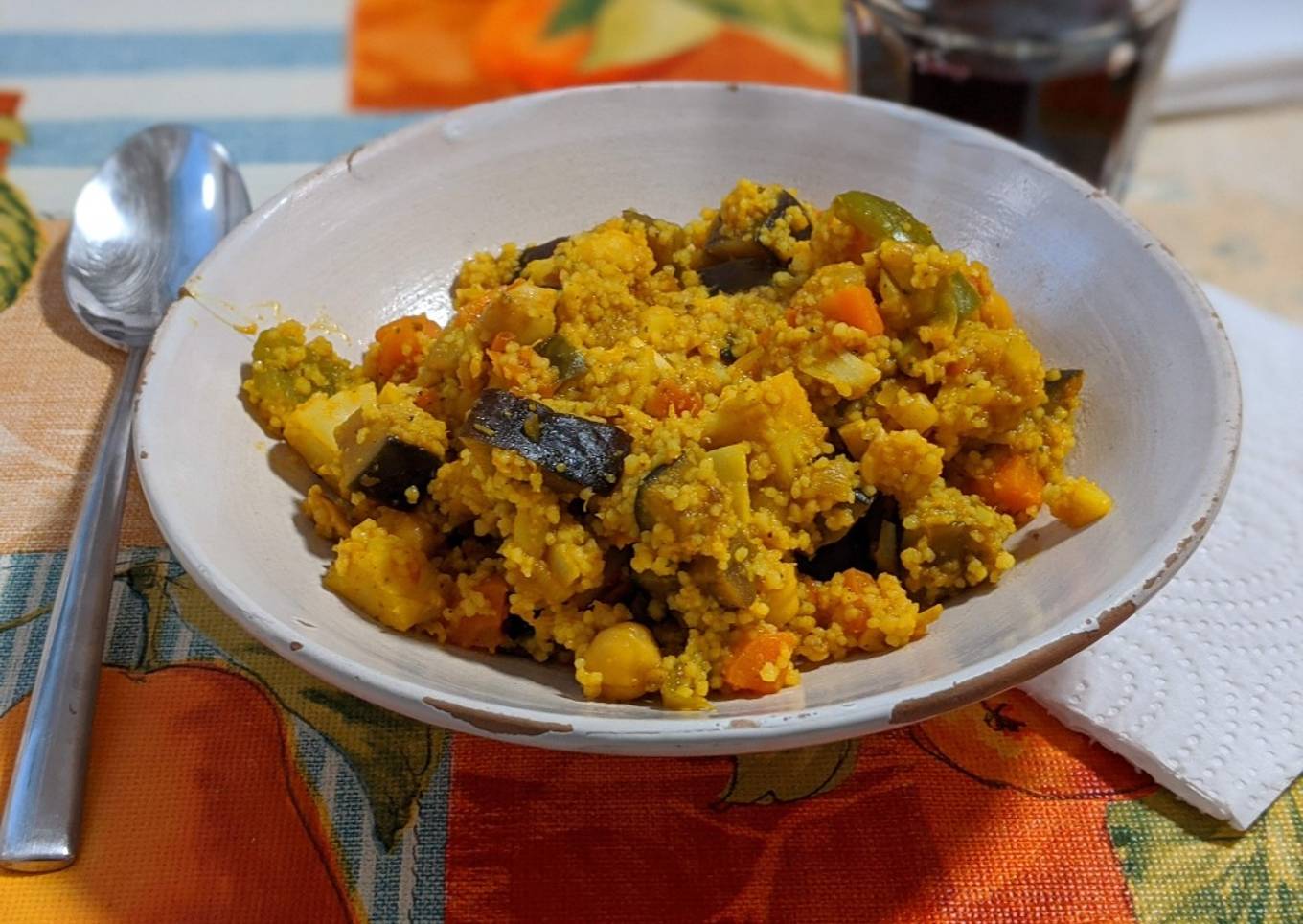 Curry de bacalao con verduras, garbanzos y cous-cous