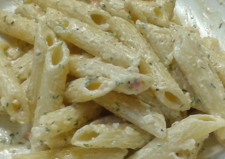 Garlic onion creamy pasta salad