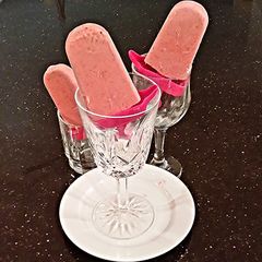 A picture of Strawberry Cream Popcicles.