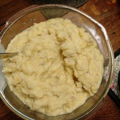 A picture of Mashed Potatoes and Rutabagas.