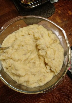 A picture of Mashed Potatoes and Rutabagas.