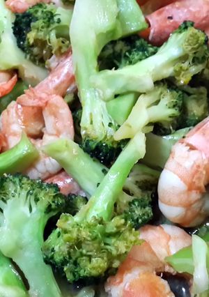 A picture of Broccoli with shrimp.