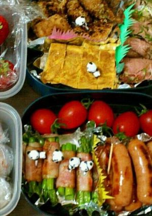 A picture of Lunch Boxes for Cherry Blossom Viewing (2013 Edition).
