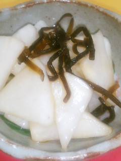 A picture of Easy 5-Minute Daikon Radish Pickle.