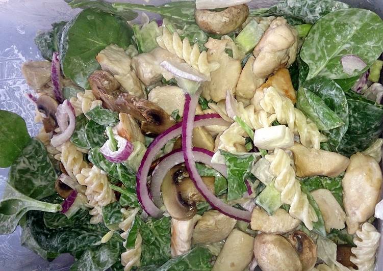 Recipe: Perfect chicken & mushroom pasta with baby spinach
