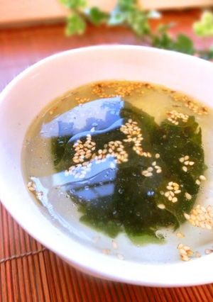 A picture of Instant Wakame Seaweed Soup.