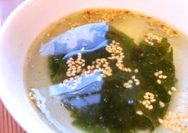 How to Prepare Yummy Instant Wakame Seaweed Soup