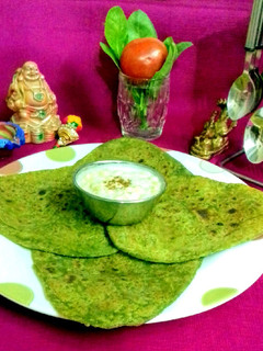 A picture of Palak-Paneer Paratha.