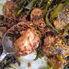 A picture of Spicy Chicken fry in pepper & capsicum.
