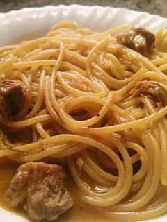 Una foto de Spaguettis caldosos con carne magra (de mi abuela)