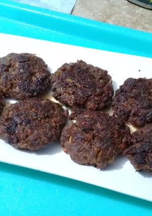 A picture of Kachay Qeeme k kabab.