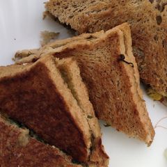 A picture of Corn spinach sandwich.