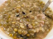 A picture of pork broth