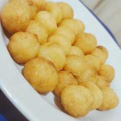 รูปของ Bolkenbi keju (Bola kentang ubi) 🌰🍠