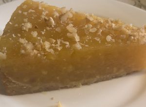 Una foto de TARTA de MANZANA, NARANJA y MANGO con nueces (sin gluten)