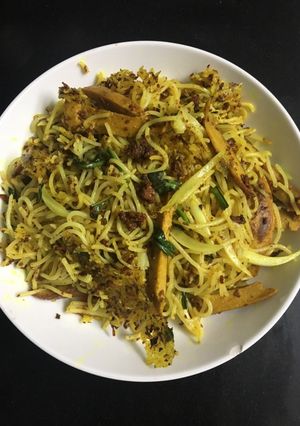 Hình của món Bún xào nghệ.