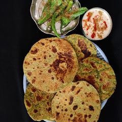 A picture of Palak paratha.