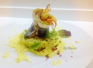 Foto di Rotolino di branzino su letto di patate e crema allo spumante