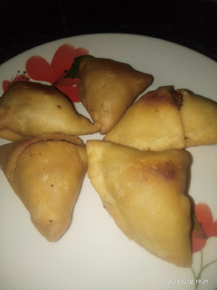 समोसा (SAMOSA RECIPE IN HINDI) रेसिपी मुख्य फोटो