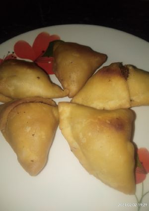 समोसा (SAMOSA RECIPE IN HINDI) रेसिपी मुख्य फोटो