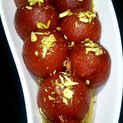 A picture of Gulab jamun.
