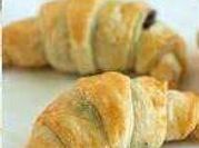 Una foto de croissant relleno de nutella