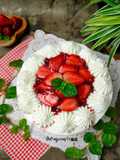Strawberry Cake (881)