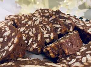 صورة لوصفة ليزي كيك بمكونات بسيطه ورهيبه 🍫