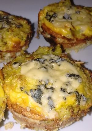 Una foto de Cupcakes de brócoli y queso azul. Sin harina