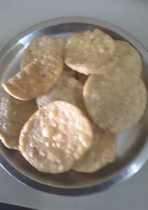 A picture of Mathri.