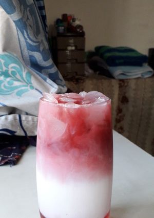 A picture of Beetroot rose milk.