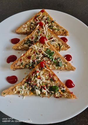 A picture of Chilli garlic toast.