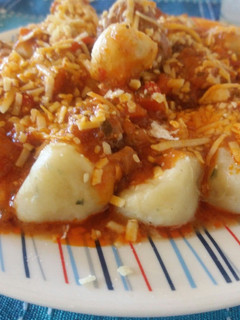 Una foto de Ñoquis rellenos de mozzarella